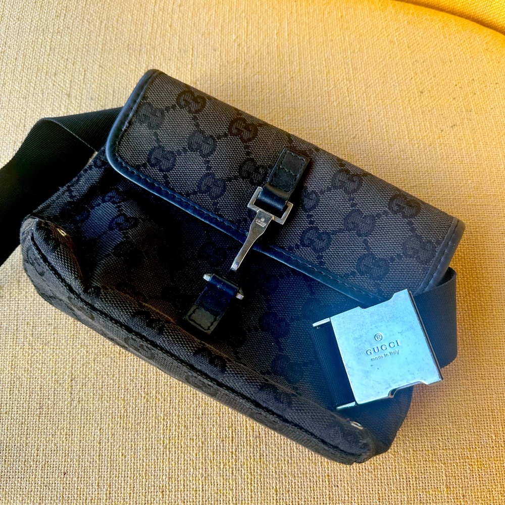Authentic vintage GUCCI Fannie Pack